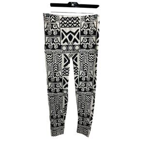 Just One Comfy Stretchy  Black White Tribal Print Leggings Size Large Activewear